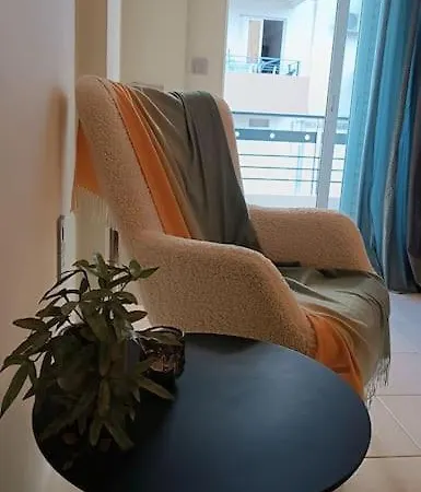 Greenhouse Apartment *